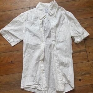 Brooks Brothers Short Sleeve Button Up Shirt (seersucker, Regent fit) - Small